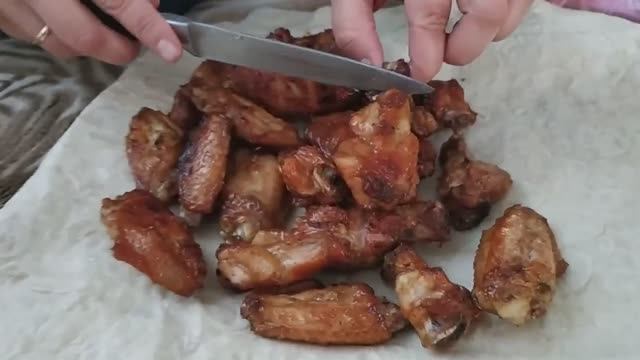 КУРИНЫЕ КРЫЛЫШКИ_ НА РЕШЕТКЕ смотреть онлайн