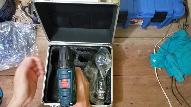 Review Kit Parafusadeira e Furadeira Bosch 12V смотреть онлайн