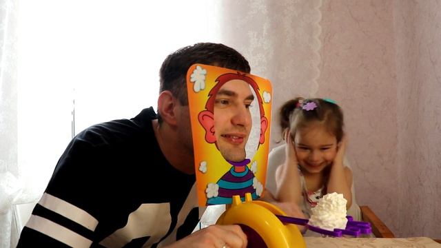 Челлендж ПИРОГ в ЛИЦО или PIE FACE Challenge kids Messy Whipped Cream in the Face Game! смотреть онлайн