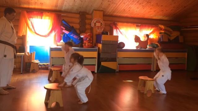 Занятия по карате в STAY&PLAY смотреть онлайн