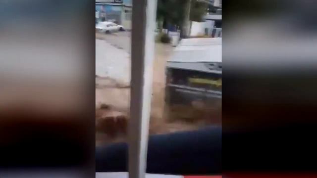 Hundreds of cars float down the streets like boats! Terrible flood hit Nogales, Mexico смотреть онлайн