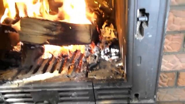 Как правильно разжечь огонь в камине загородного дома смотреть онлайн