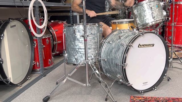 1970s Ludwig Sky Blue Pearl "Super-Classic" Drum Set смотреть онлайн