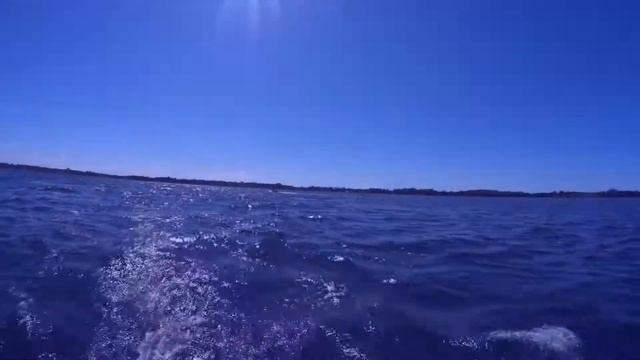 Уже с первых весенних дней рыбаки приезжают на острова Хийумаа., Сааремаа, Вормси для ловли саргана смотреть онлайн