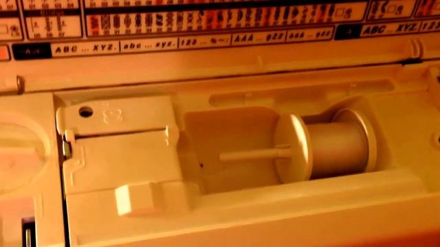Threading the bobbin on Janome Memory Craft 9900 смотреть онлайн