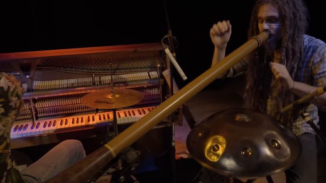 Mezerg & Waagal - Music for 2 One Man Bands || Handpan Didgeridoo Piano Acoustic Trance смотреть онлайн