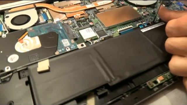 Ноутбук ASUS K501UX разборка. Часть 2. Установка SSD Plextor PX-256M7VG смотреть онлайн