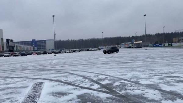 Дрифт на Hyundai Tucson 2,7 v6 drift бочком