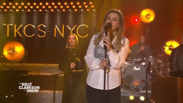 Kelly Clarkson Covers 'White Horse' By Chris Stapleton | Kellyoke