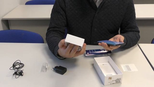 Распаковка - Смартфон Samsung Galaxy A70 смотреть онлайн