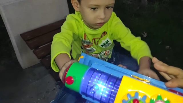 Развивающие игры для детей 2-5 лет. Проводи уличные прогулки с пользой. Играй на улице. смотреть онлайн