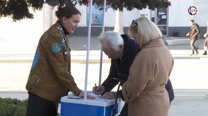 В Севастополе продолжается сбор подписей в поддержку выдвижения Владимира Путина на пост президента