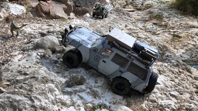 RC Toyota LANDCRUISER + DEFENDER 1/9 Rock Safari RC-trucks смотреть онлайн