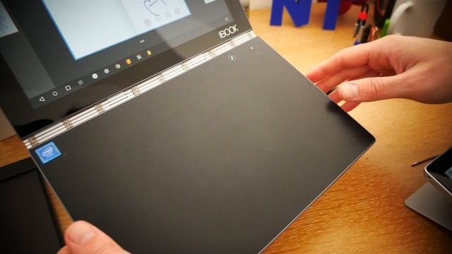 Test du Lenovo Yoga Book sous Android смотреть онлайн