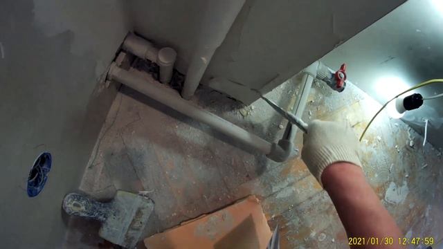 КАК ШПАКЛЕВАТЬ стены за трубами смотреть онлайн