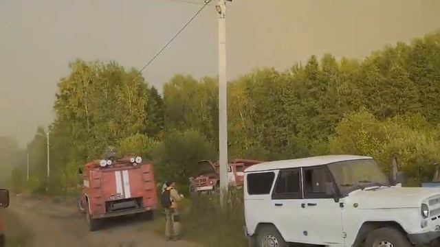 Талицы. Южский район. Огонь продолжает угрожать. Столб дыма виден за многие десятки километров... смотреть онлайн