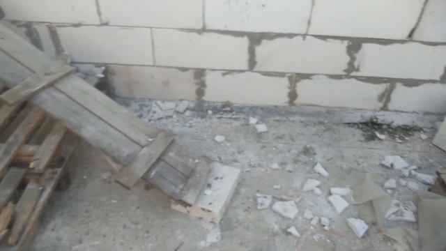 Баня из газобетона. Второй день стройки. Стены почти готовы. смотреть онлайн