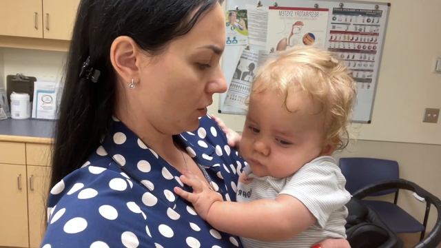 Малыш на приёме у доктора. смотреть онлайн