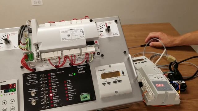 LMV3 & LME7 - Log in using the AZL display смотреть онлайн