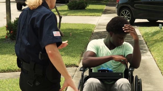 Police Officer Attacks Handicap Teenager On Way To His Friends House смотреть онлайн