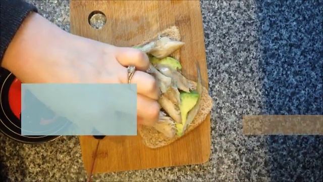 Рецепт вкусный полезный Бутерброд Со Скумбрией Авокадо Оливками и зеленым луком смотреть онлайн