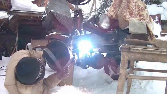 ТРАКТОР ПЕРЕЛОМКА ДЕЛАЕМ ОТВАЛ смотреть онлайн