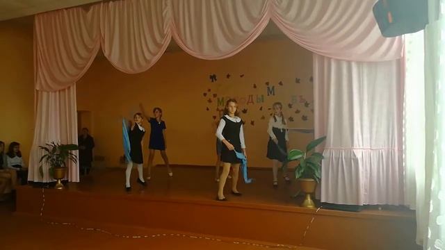 Репетиция выступления - Как молоды мы были смотреть онлайн