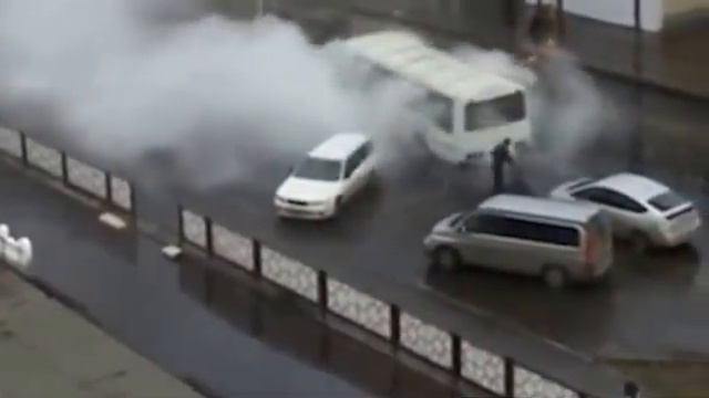 ШОК! Затопило людей в автобусе. смотреть онлайн