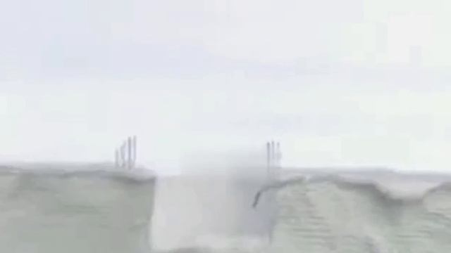 Перед вами кадры некоего прохода внутрь ледяной стены в Антарктиде снятые научной экспедицией в 2022 смотреть онлайн