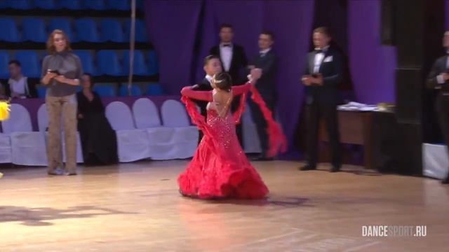 Коломиец Даниил - Коломиец Дарья, 1/2 Viennese Waltz смотреть онлайн