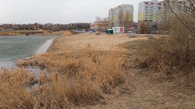 Зачем нам Майами, если есть прекрасный пляж в ретро стиле с панельками по кругу в Новокуйбышевске!? смотреть онлайн