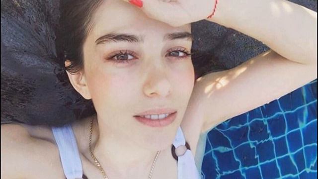 La vincitrice di Miss Turchia ha attirato l'attenzione con la sua somiglianza con Özge Gürel смотреть онлайн