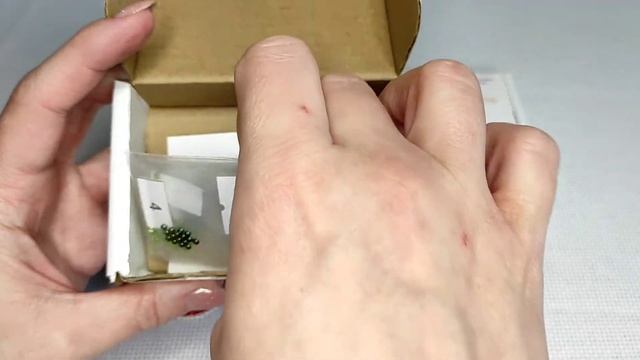 Броши из бисера и бусин своими руками #броширучнойработы #брошьяблоко #вышивкабисером смотреть онлайн