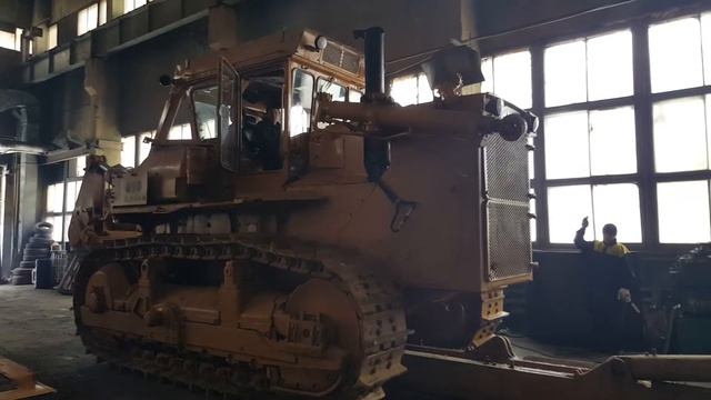 Пробный запуск и "первые шаги" бульдозера Komatsu D355A после проведенного капитального ремонта смотреть онлайн