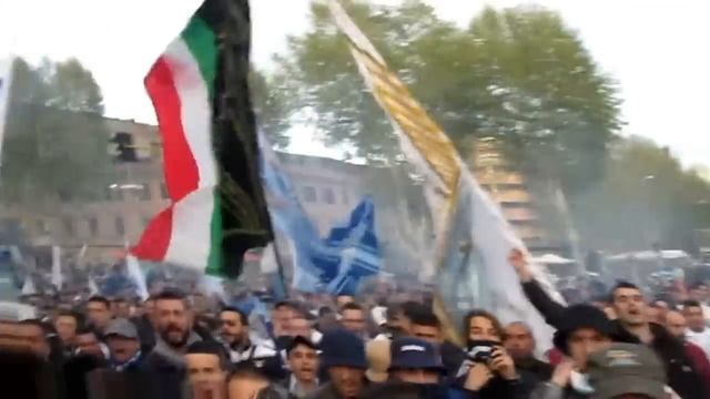 SS LAZIO CORTEO PONTE MILVIO LAZIO-NAPOLI 2012 смотреть онлайн