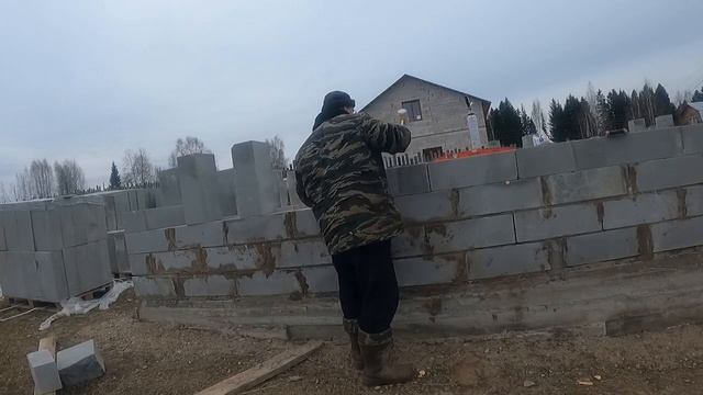 кладка пеноблока на клей-пену первый опыт смотреть онлайн