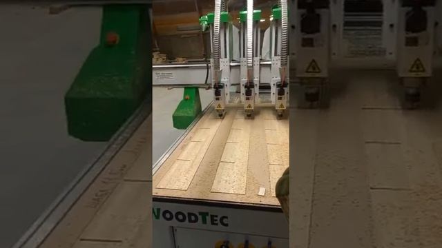 Фрезерно-гравировальный станок с ЧПУ WoodTec 4 независимых шпинделя смотреть онлайн