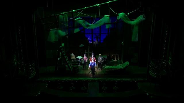 Miniature Chandelier from Moulin Rouge on Broadway смотреть онлайн