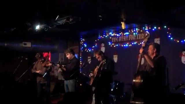 Dan Auerbach from The Black Keys - Station Inn Nashville 12-20-11 смотреть онлайн