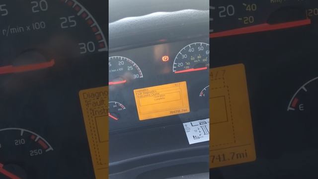 Clearing the codes on semi truck (tractor/trailer) Volvo смотреть онлайн