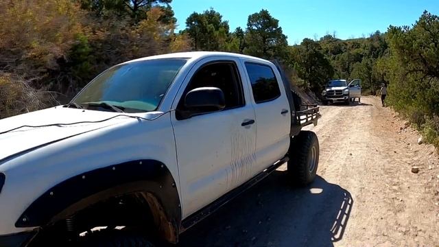 **Taco & Jeep- Saving a Ford Excursion from a NASTY fall** смотреть онлайн