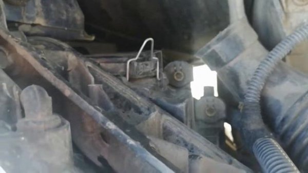 OPEL CORSA D 2008 1.4 меняем лампу ближнего Света правая фара ????️