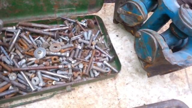 Молотки , топоры, ' кирюха ' , трос, освещение в смотровую яму, кардан Т-150 и ЧЕРНыЙ ЯЩИК в студию смотреть онлайн