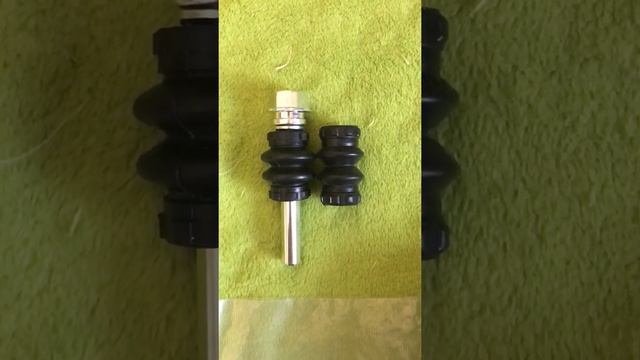 Сравнение пыльников направляющих Febest и Frenkit