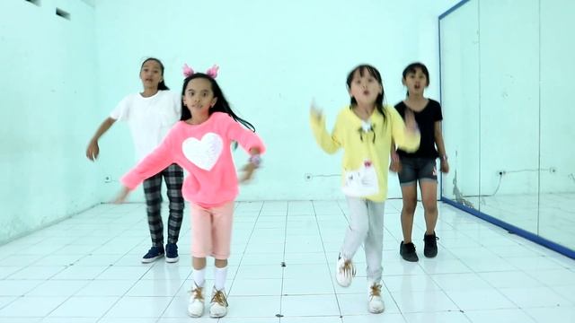 DANCE IMOO - FLO, FLA, KEIKO, JINGGA - TAKUPAZ KIDS смотреть онлайн