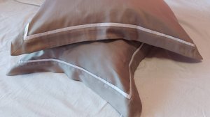 Сошьем наволочку с ушами и вставками вдоль ушей.
navolocki-so-vstavkoi-vdol-usei_tdn4nmW7