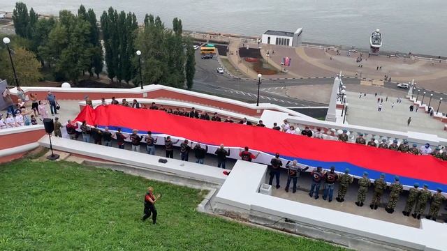 День Российского Флага в Нижнем Новгороде (фрагменты) Чкаловская лестница 2021 смотреть онлайн