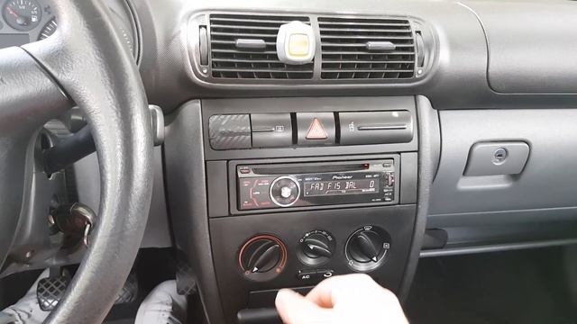 Hertz DCX 165.3 versus stock speakers Seat Leon 1M (in front - Hertz vs rear - stock) смотреть онлайн