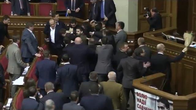 Яценюка з ганьбою винесли з трибуни(Музикальна озвучка) смотреть онлайн