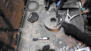 Как сделать фигурку рыбака из болтов и гаек...